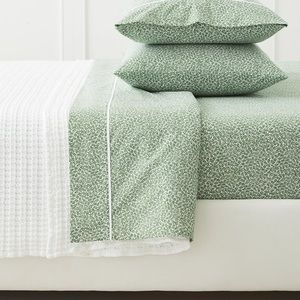 Serena & Lily linden green sheet set- NWT. King